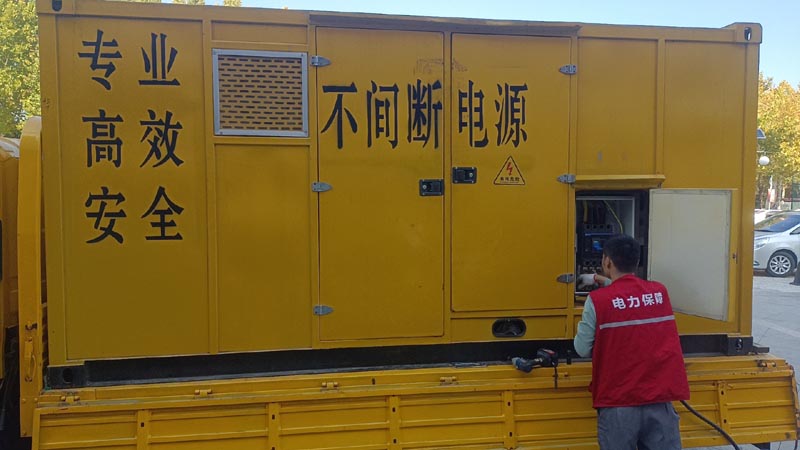 丰顺柴油发电机组和UPS电源配合使用时，如何避免切换过程中的电力中断？